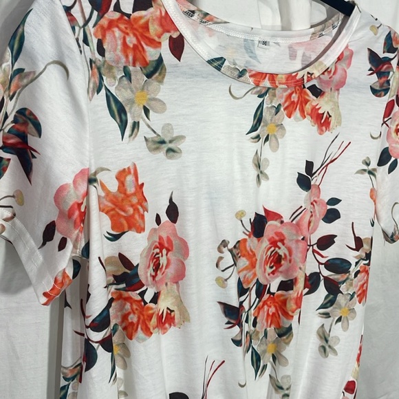 Knot Front Short Sleeve Floral Top - Picture 2 of 8